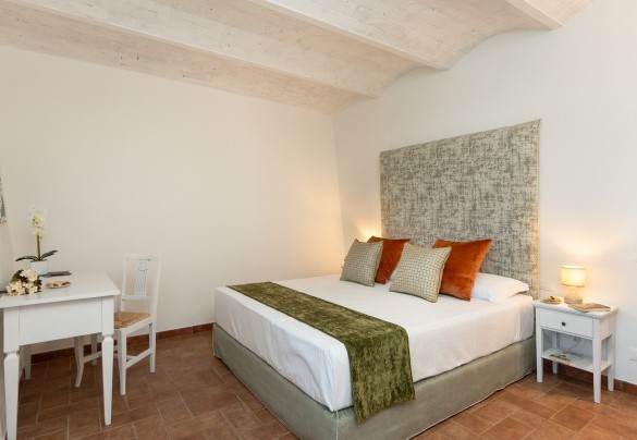 Double bedroom no. 5 (unit 3, ground floor) - Villa Le Beringhe