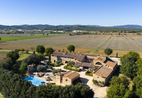 In the countryside of Val d’Elsa, a few minutes from the medieval villages of Casole d’Elsa, Colle Val d’Elsa, and San Gimignano - Villa Le Beringhe