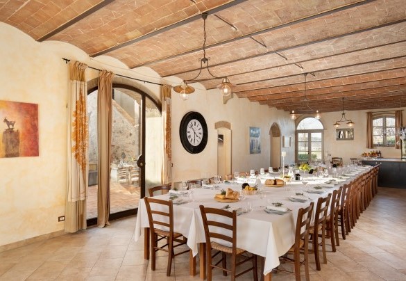 Large dining room with direct access to the courtyard - Villa Le Beringhe