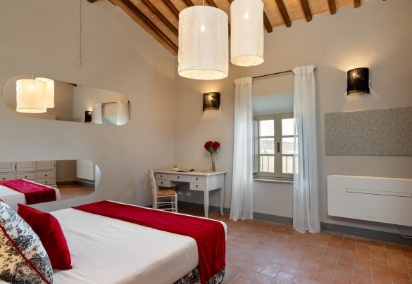 Double bedroom no. 13 (unit 7, first floor) - Villa Le Beringhe