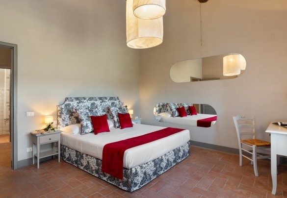 Double bedroom no. 13 (unit 7, first floor) - Villa Le Beringhe