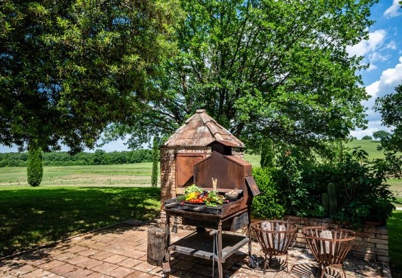 Barbecue area at the rear of the villa - Villa Le Beringhe
