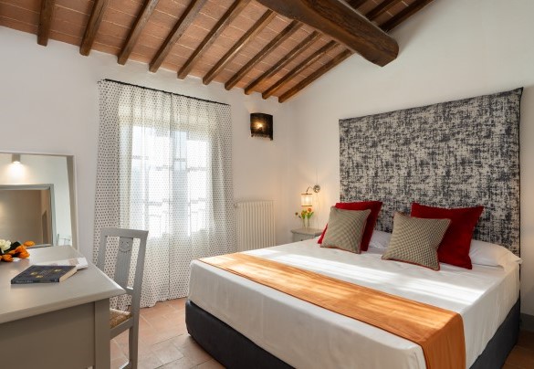 Double bedroom no. 11 (unit 6, first floor) - Villa Le Beringhe