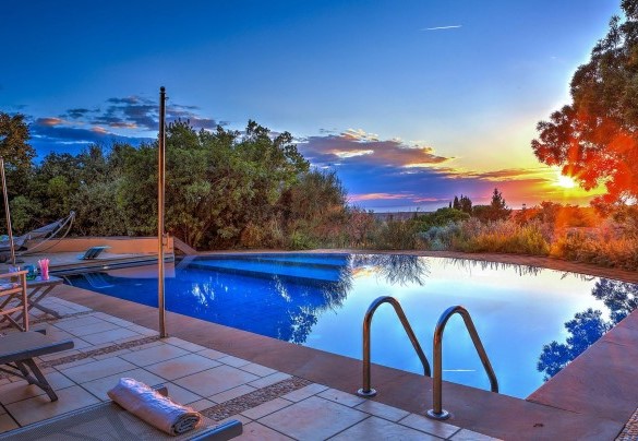 Infinity pool with sunbathing area and views of the sea and hills - Villa le Cave 