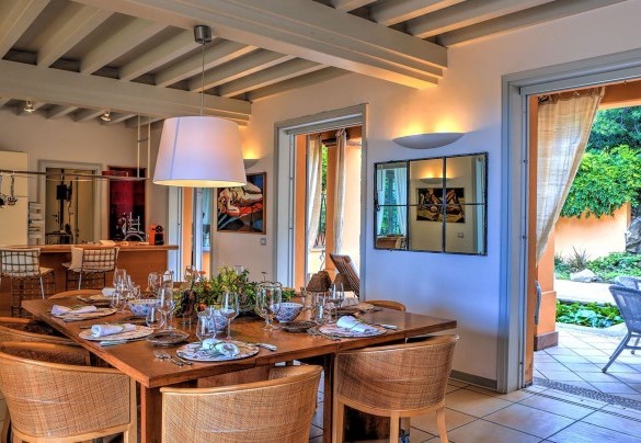 Spacious kitchen and dining room - Villa le Cave 