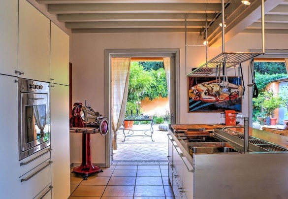 Spacious kitchen and dining room - Villa le Cave 12