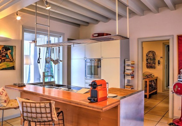 Spacious kitchen and dining room - Villa le Cave 