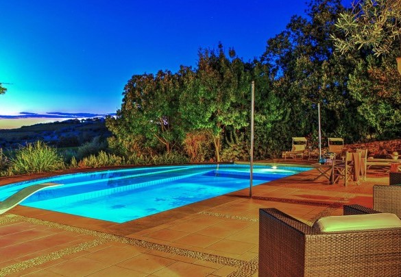 Infinity pool with sunbathing area and views of the sea and hills - Villa le Cave 