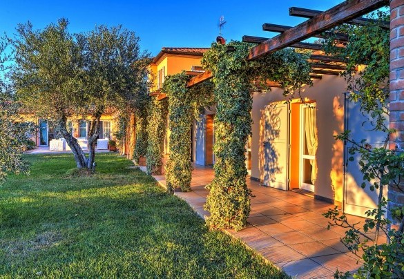 Garden around the villa - Villa le Cave 