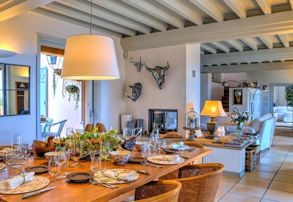 Spacious kitchen and dining room - Villa le Cave 
