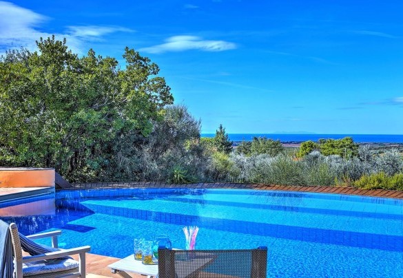Infinity pool with sunbathing area and views of the sea and hills - Villa le Cave 