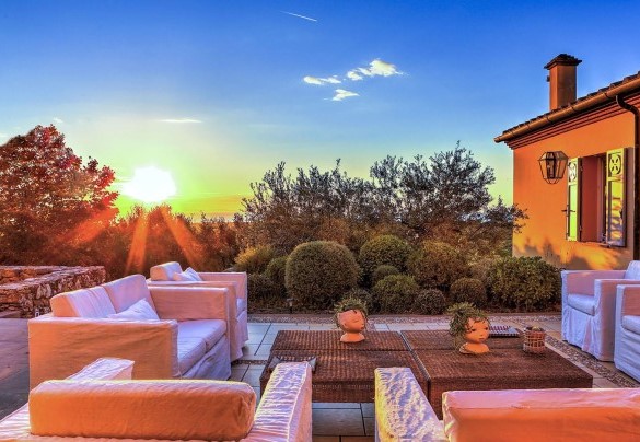 Outdoor relaxation area - Villa le Cave 