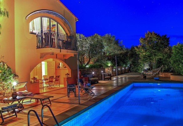 Infinity pool with sunbathing area and views of the sea and hills - Villa le Cave