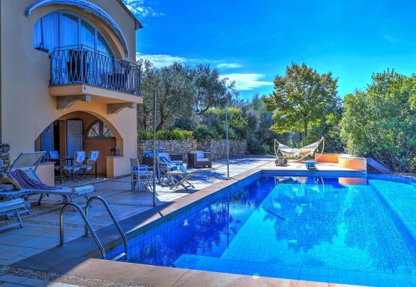 Infinity pool with sunbathing area and views of the sea and hills - Villa le Cave 