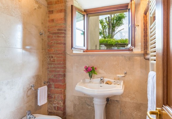 Bagno con doccia n.5 al piano terra – Villa Le Chiarne 