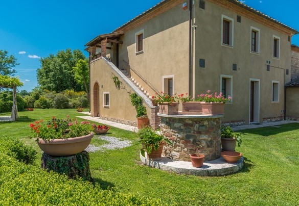 La villa immersa nel verde giardino – Villa Le Chiarne 