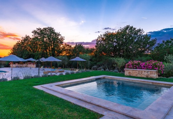 La proprietà nel bagliore del tramonto – Villa Le Chiarne  