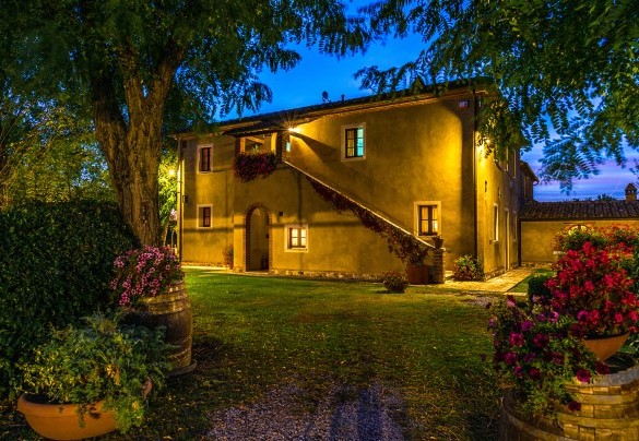 La villa all'imbrunire – Villa Le Chiarne  