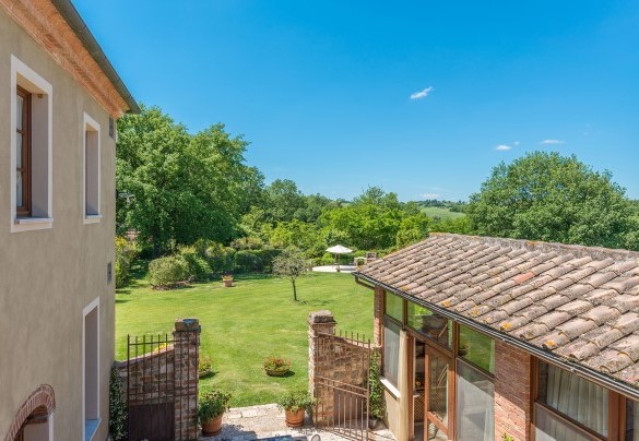Il grande parco che contorna la struttura – Villa Le Chiarne 