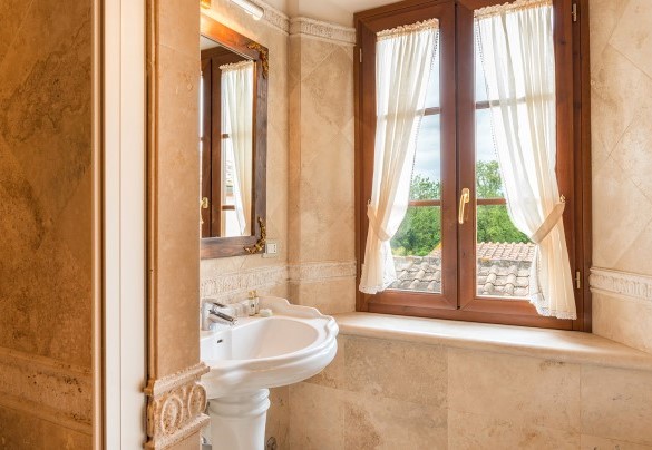 Bagno con doccia n.10 al primo piano – Villa Le Chiarne 
