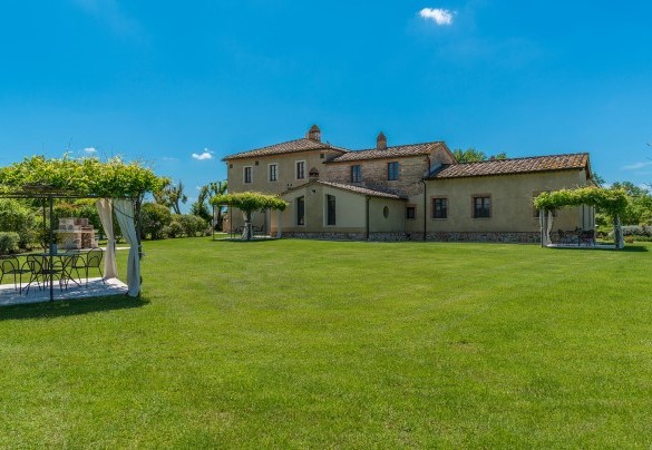 I gazebo per piacevoli momenti all’ombra naturale – Villa Le Chiarne 