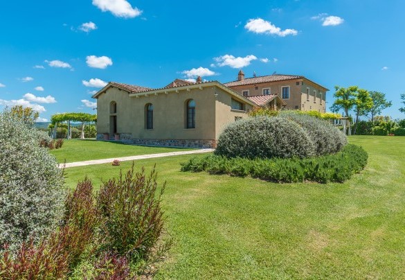La villa immersa nel verde giardino – Villa Le Chiarne   