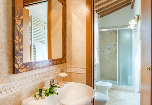 Bagno con doccia n.8 al primo piano – Villa Le Chiarne 