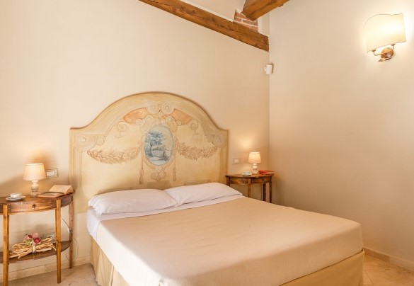 Camera matrimoniale n.3 con bagno en-suite, al piano terra – Villa Le Chiarne 