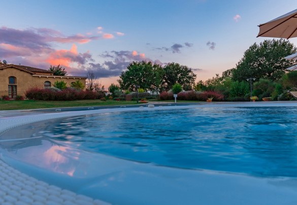 La proprietà nella luce del tramonto – Villa Le Chiarne 