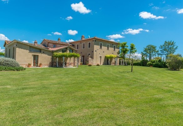 La villa si circonda di un verde ed esteso parco – Villa Le Chiarne 