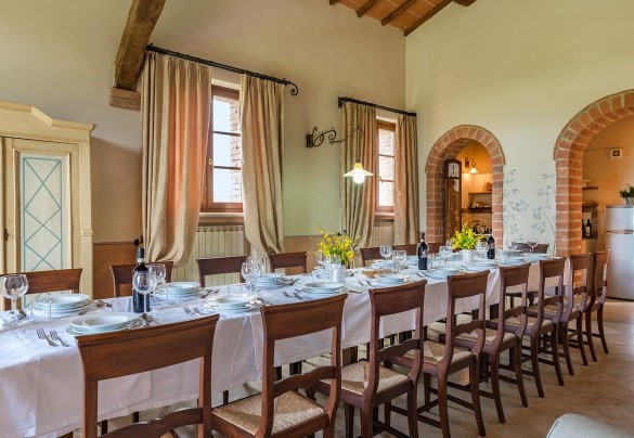 La sala da pranzo – Villa Le Chiarne 