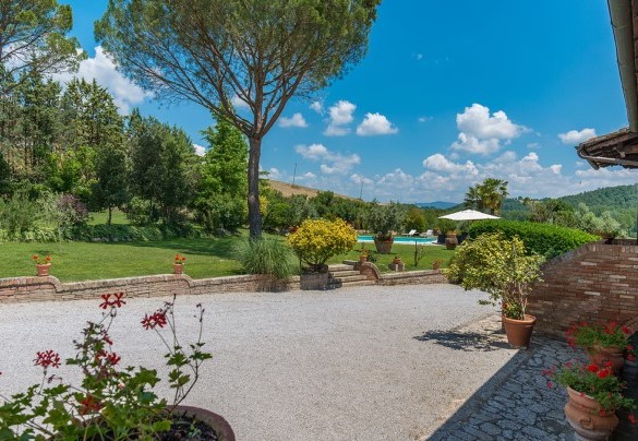 La comoda area parcheggio – Villa Le Focaie 