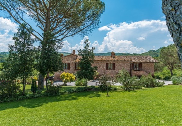 Il giardino che si sviluppa per circa 700 mq attorno al casale – Villa Le Focaie 
