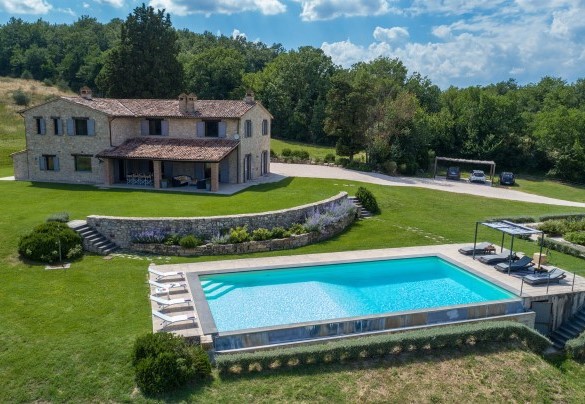 Originally the house was an old tower owned by an old noble family - Villa Le Fontane  