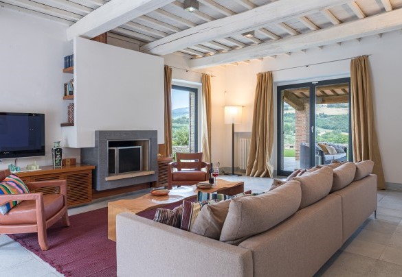 Living room with fireplace - Villa Le Fontane