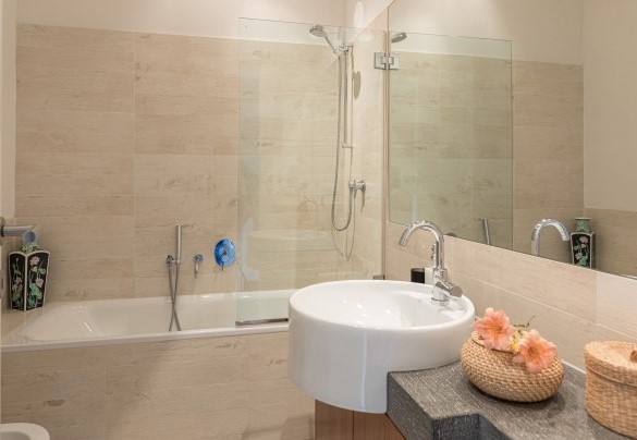 En suite bathroom with tub on the first floor - Villa Le Fontane