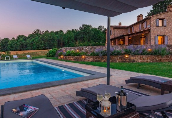 The property illuminated at sunset - Villa Le Fontane