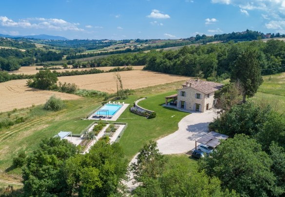  The property seen from above - Villa Le Fontane