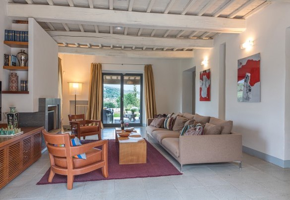 Living room furnished with sofa, armchairs and TV - Villa Le Fontane