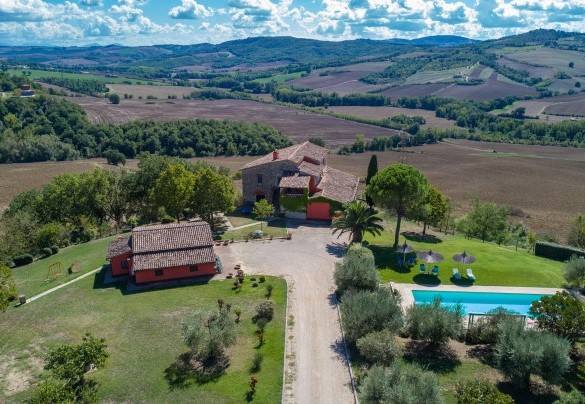 The beautiful property seen from above - Villa Le Logge