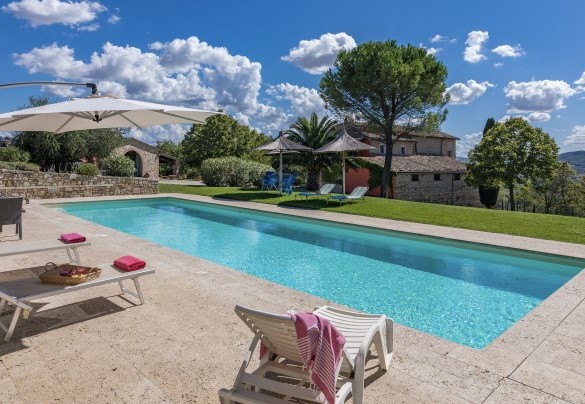 The beautiful swimming pool for exclusive use- Villa Le Logge