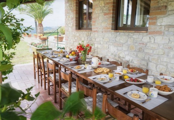 The portico shades the outdoor dining area - Villa Le Logge
