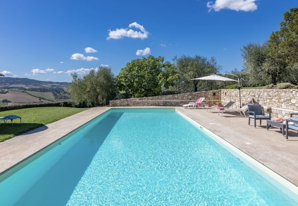 The pool measures 5x12 m with a constant depth of 1.5 m - Villa Le Logge 