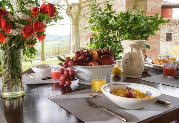  Detail of the beautiful table under the portico - Villa Le Logge