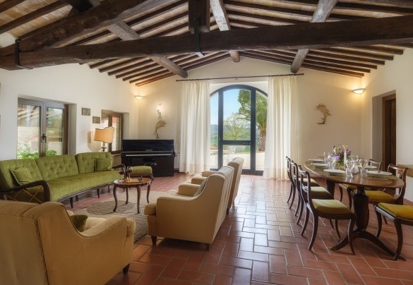 Large living room in the annex with exit towards the portico - Villa Le Logge