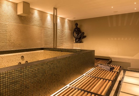 Vasca jacuzzi lunga 2,70 m e larga 1,80 - Villa Le Mandrie