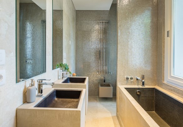 Bagno en suite con vasca e doccia al secondo piano - Villa Le Mandrie