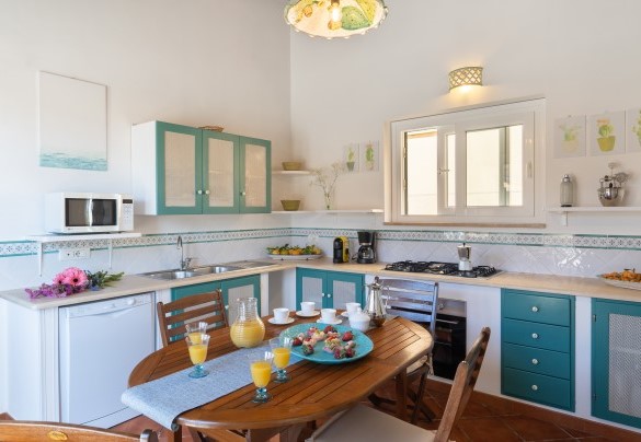 The kitchen in the unit 1– Villa Le Sorbe