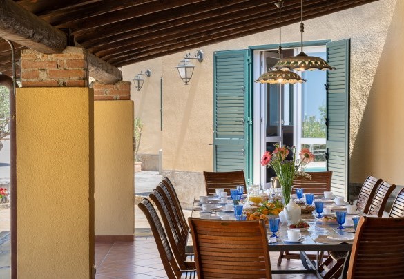 The outdoor dining area of unit 1 – Villa Le Sorbe