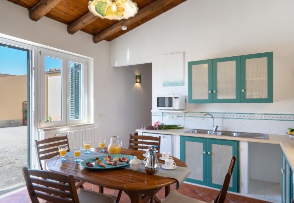 The kitchen in unit 1 – Villa Le Sorbe
